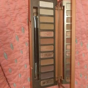 Naked Heat Eyeshadow palette